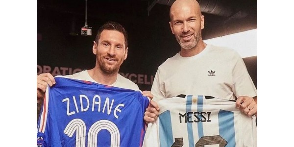 Lionel Messi compartilha a alegria do futebol com Zinedine Zidane